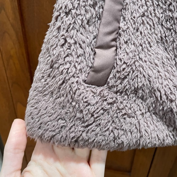 Patagonia shearling vest in taupe/lavender - Picture 3 of 4